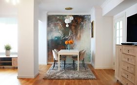 Premium Central Apartment